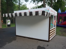 уличный киоск для продажи мороженного