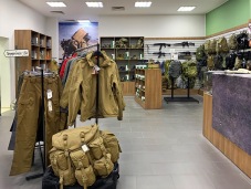 Мебель для магазина военной одежды и снаряжения